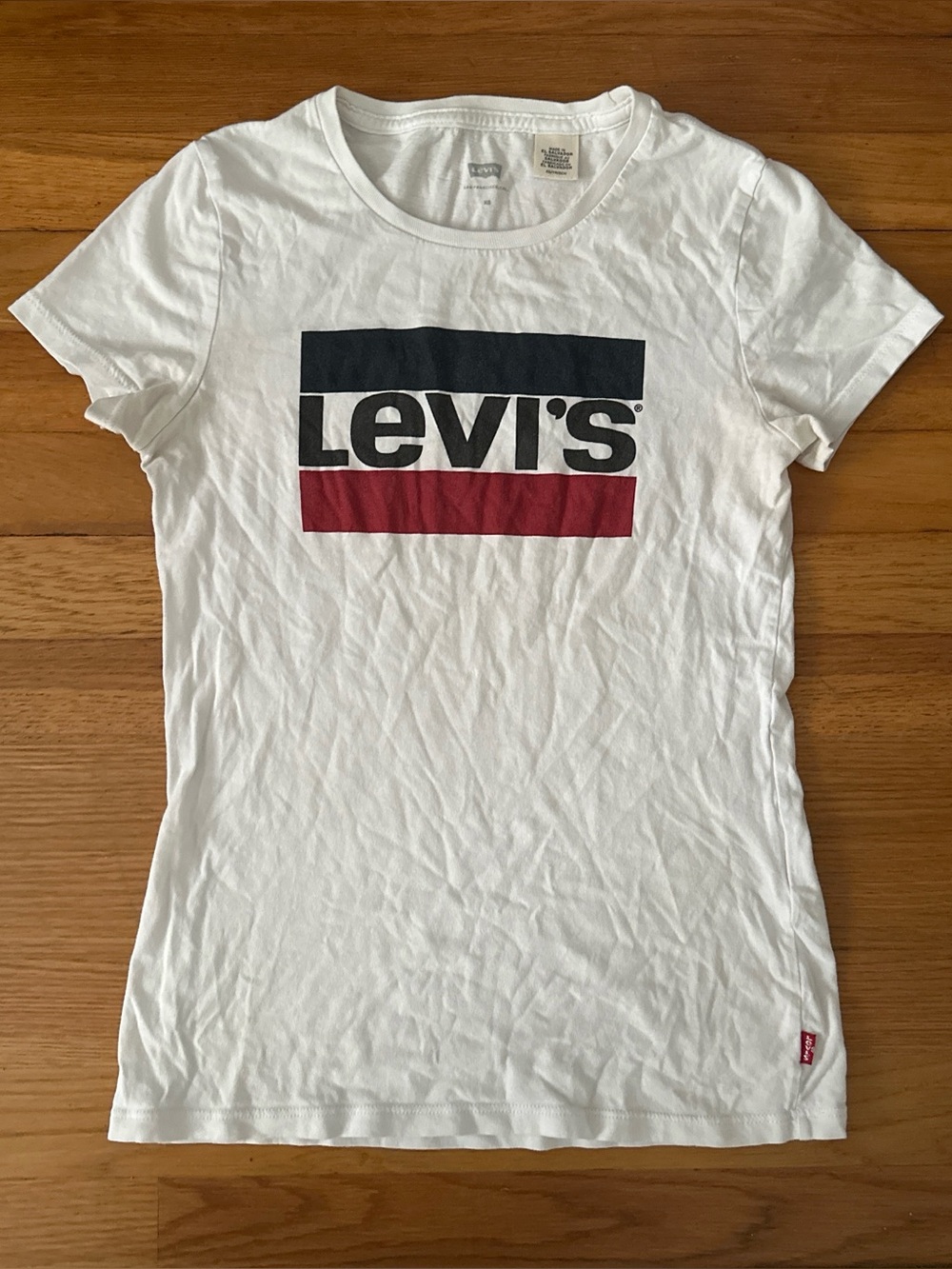 Levi’s graphic tee